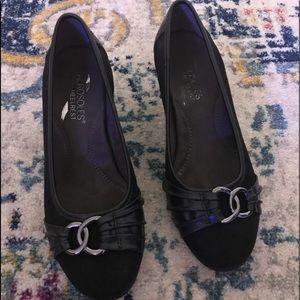 Barely worn Aerosoles heelrest kitten heels